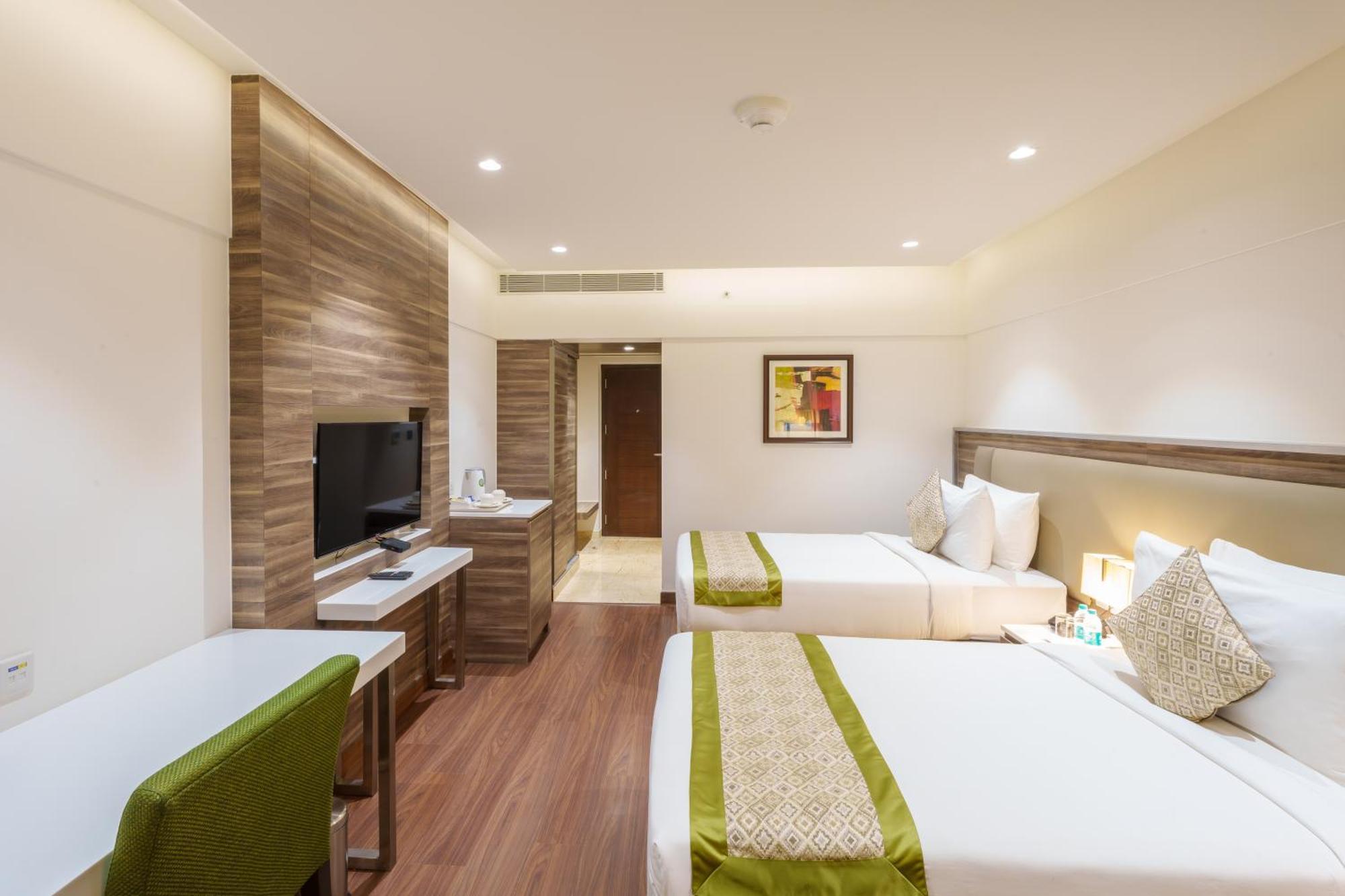 Pharos Hotels Chennai Exterior foto